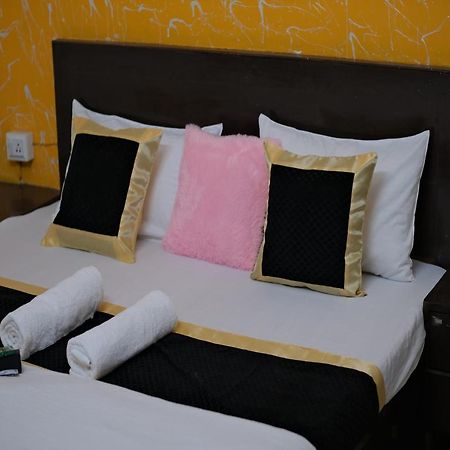 Travel Monkey Hostel Агра Екстериор снимка