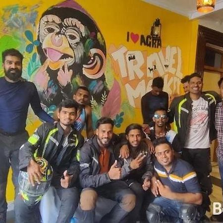 Travel Monkey Hostel Агра Екстериор снимка