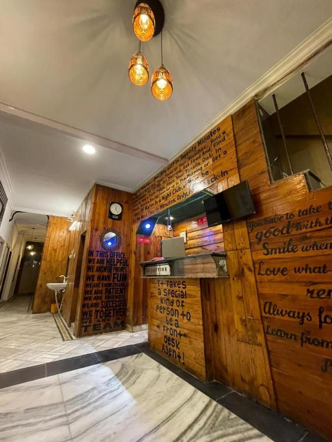 Travel Monkey Hostel Агра Екстериор снимка