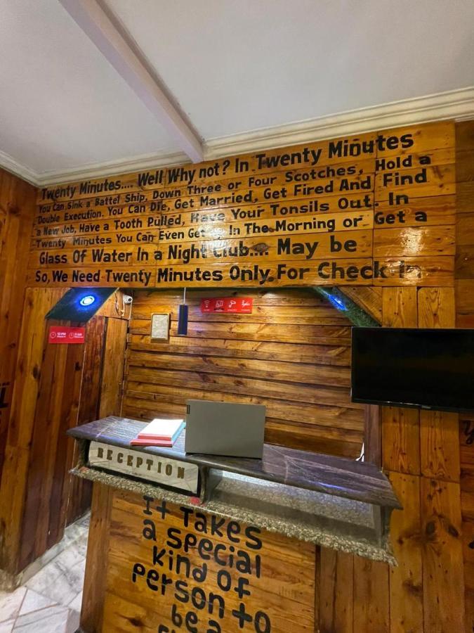 Travel Monkey Hostel Агра Екстериор снимка