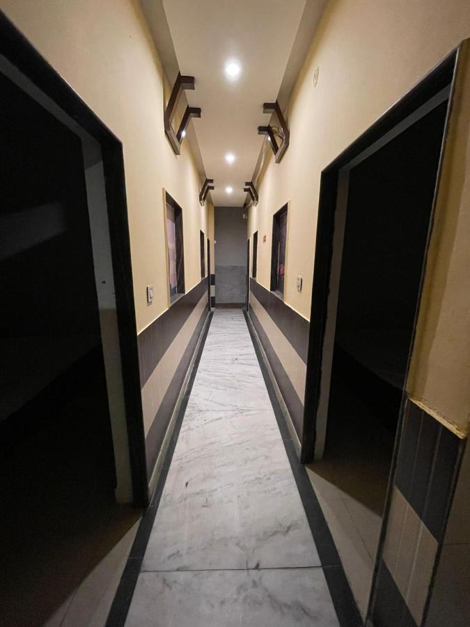 Travel Monkey Hostel Агра Екстериор снимка