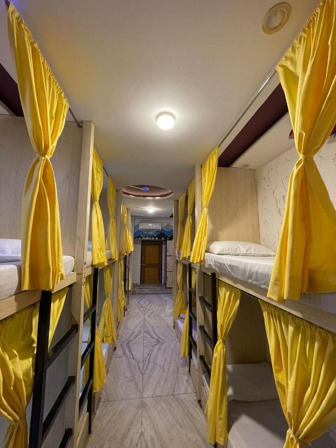 Travel Monkey Hostel Агра Екстериор снимка