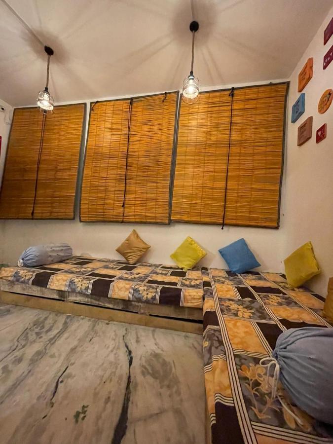 Travel Monkey Hostel Агра Екстериор снимка