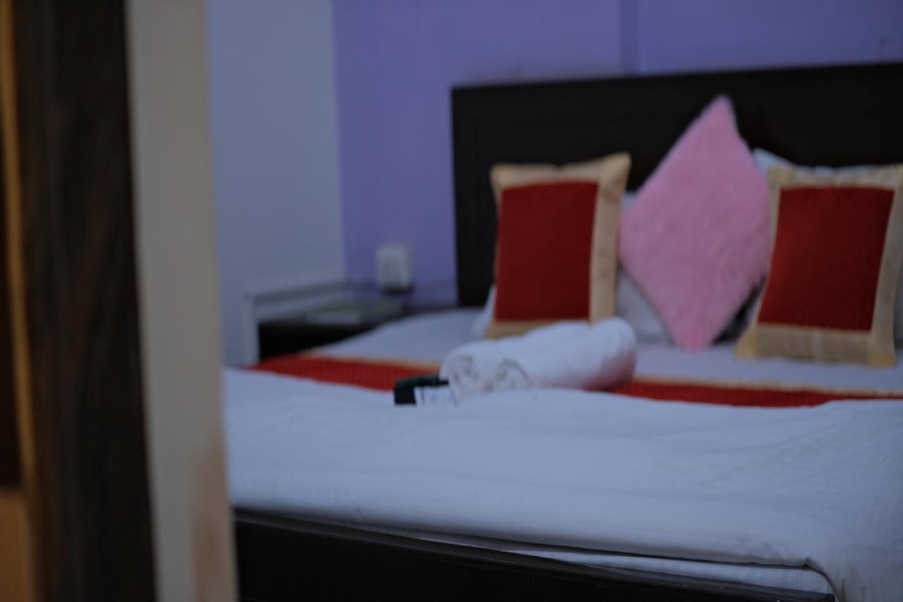 Travel Monkey Hostel Агра Екстериор снимка