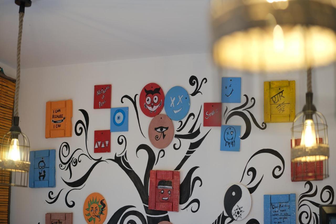 Travel Monkey Hostel Агра Екстериор снимка