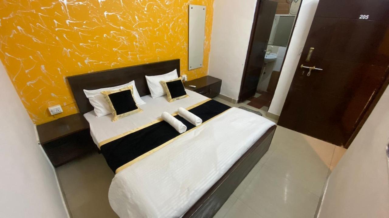 Travel Monkey Hostel Агра Екстериор снимка