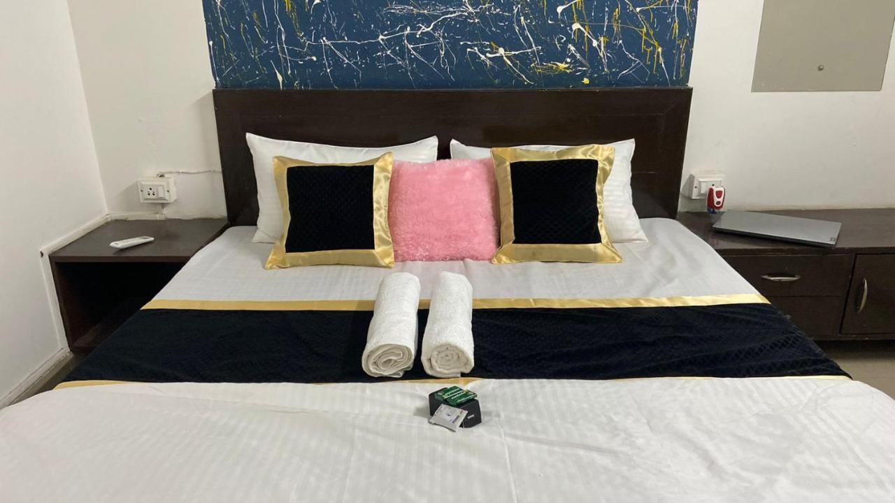Travel Monkey Hostel Агра Екстериор снимка