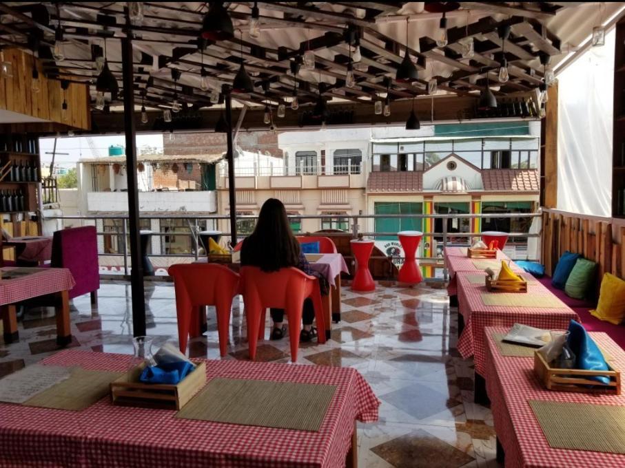 Travel Monkey Hostel Агра Екстериор снимка