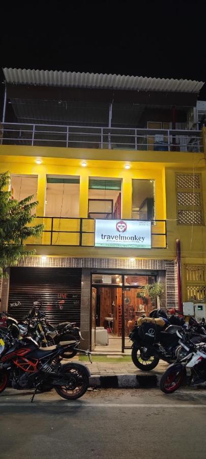 Travel Monkey Hostel Агра Екстериор снимка