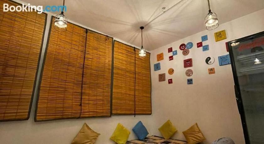 Travel Monkey Hostel Агра Екстериор снимка