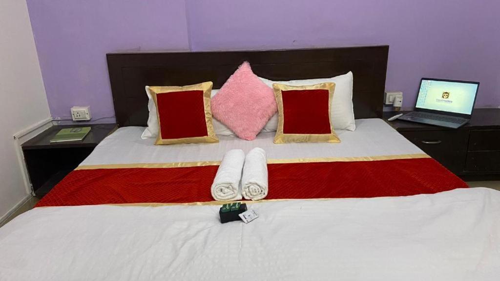 Travel Monkey Hostel Агра Екстериор снимка