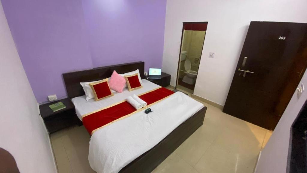 Travel Monkey Hostel Агра Екстериор снимка